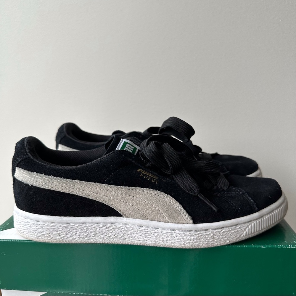 Puma Classic Suede Sneakers Size 6.5
